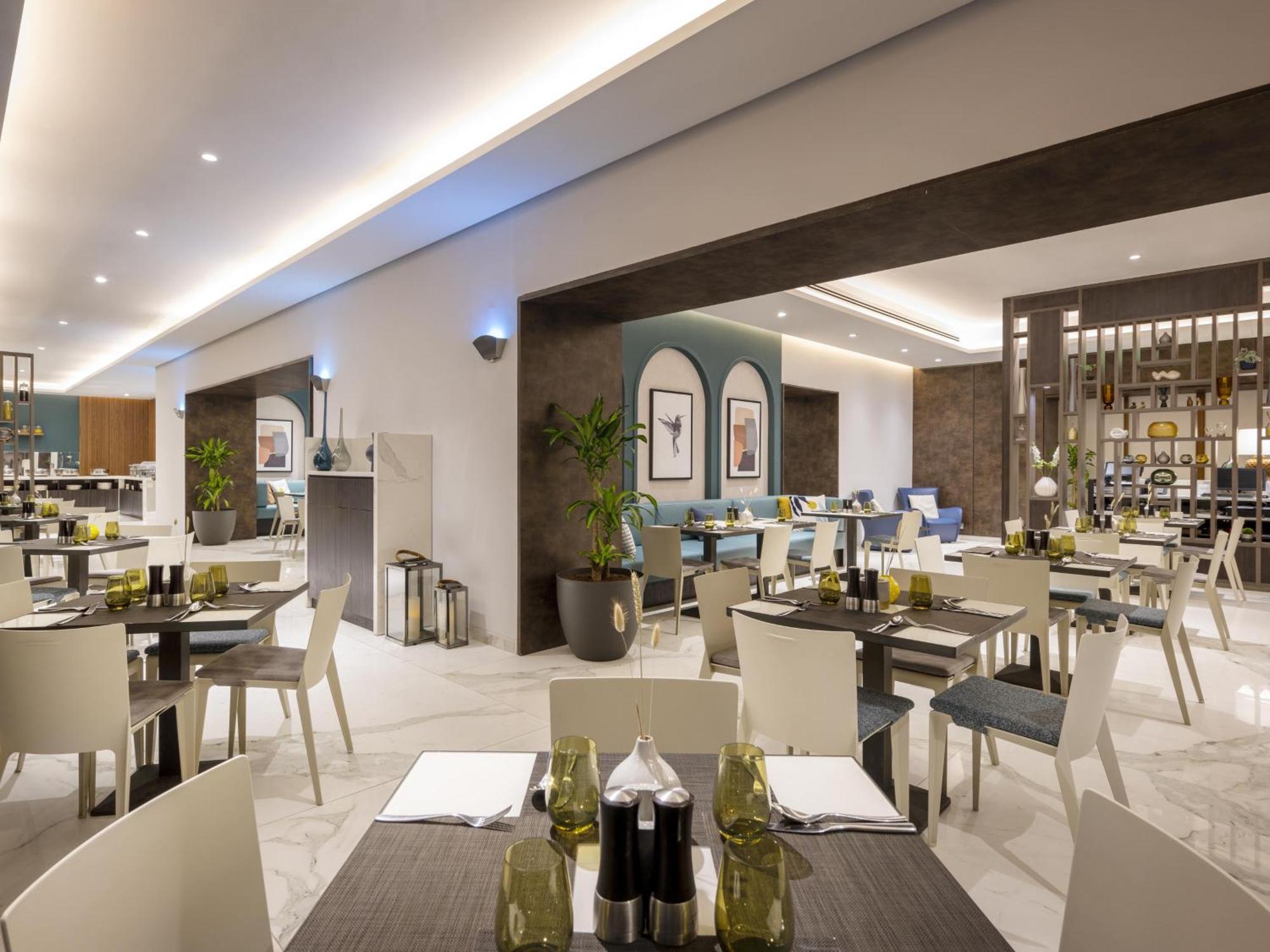 Voco Doha West Bay Suites By Ihg Hotel